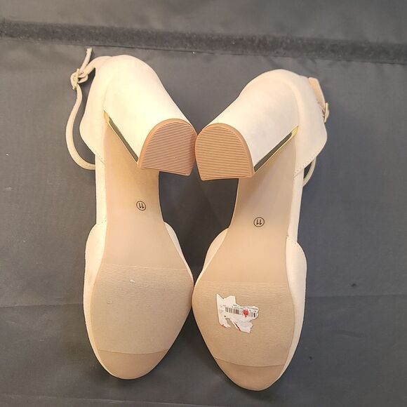 LULUS LAURA ATHLETICA CREAM AND GOLD BLOCK HEELS PUMP - Picture 15 of 16